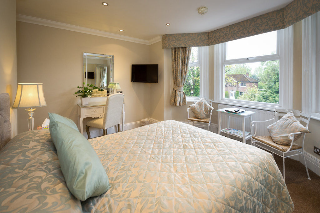 Cheshire Hospitality Ltd T\/A Lennox Lea Studios & Apartments เซล ภายนอก รูปภาพ