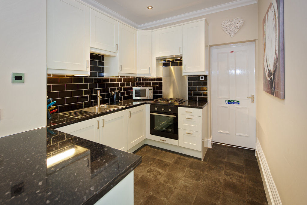 Cheshire Hospitality Ltd T\/A Lennox Lea Studios & Apartments เซล ภายนอก รูปภาพ
