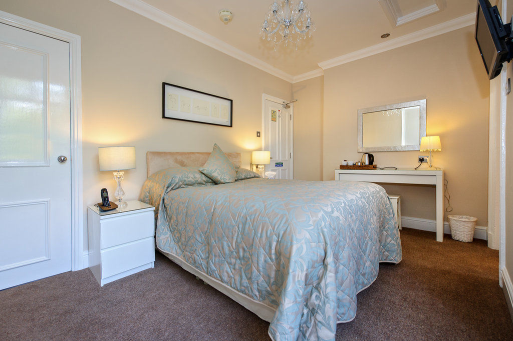 Cheshire Hospitality Ltd T\/A Lennox Lea Studios & Apartments เซล ภายนอก รูปภาพ