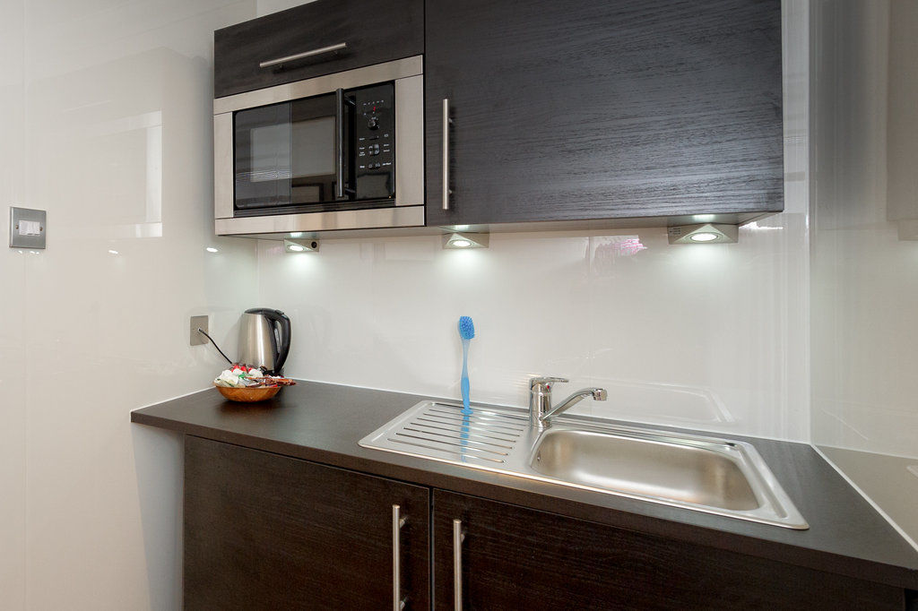 Cheshire Hospitality Ltd T\/A Lennox Lea Studios & Apartments เซล ภายนอก รูปภาพ