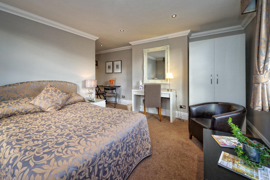 Cheshire Hospitality Ltd T\/A Lennox Lea Studios & Apartments เซล ภายนอก รูปภาพ