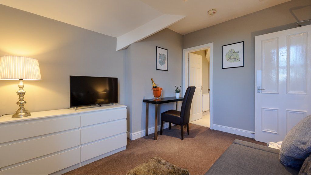 Cheshire Hospitality Ltd T\/A Lennox Lea Studios & Apartments เซล ภายนอก รูปภาพ