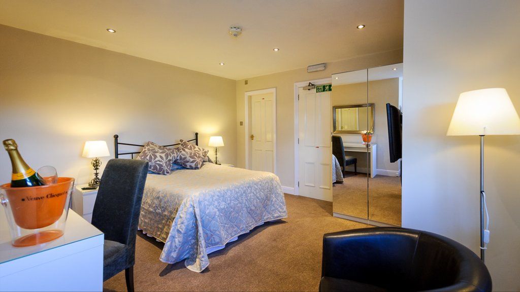 Cheshire Hospitality Ltd T\/A Lennox Lea Studios & Apartments เซล ภายนอก รูปภาพ