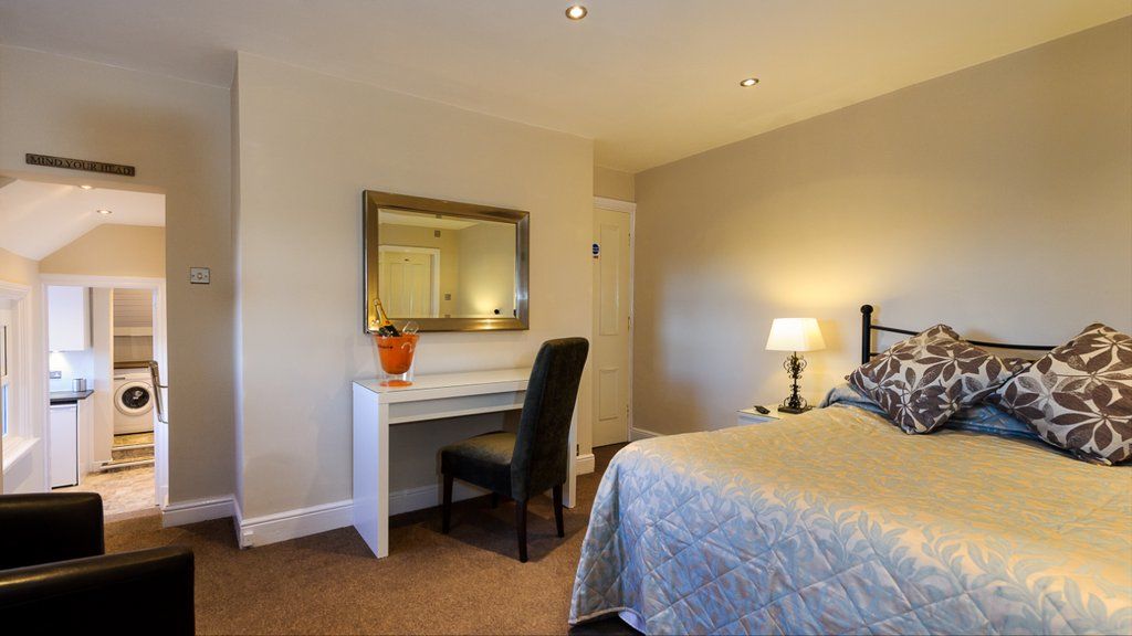 Cheshire Hospitality Ltd T\/A Lennox Lea Studios & Apartments เซล ภายนอก รูปภาพ